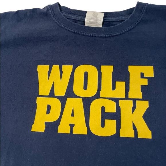 Gildan navy blue cropped cotton graphic Wolf Pack tee size large unisex - Picture 2 of 7